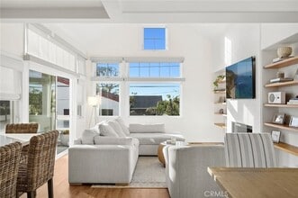 Building Photo - 409 Dahlia Ave