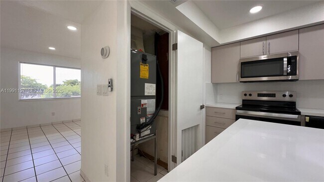 Building Photo - 8401 SW 107th Ave