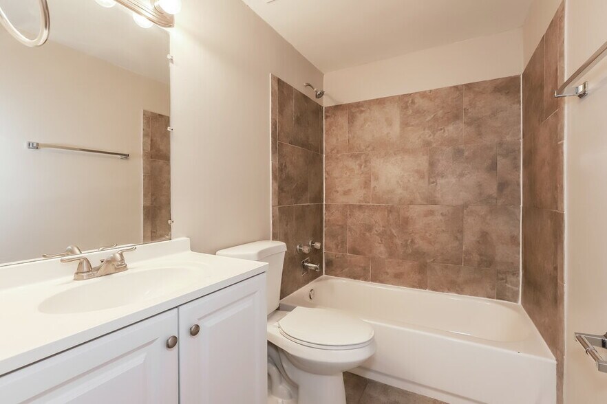 Building Photo - 3511 Breezewood Dr