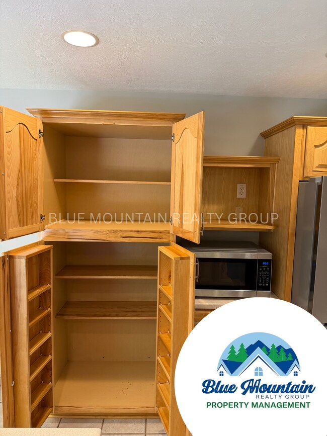Building Photo - Canton - Easy commute to Asheville only 23 minutes