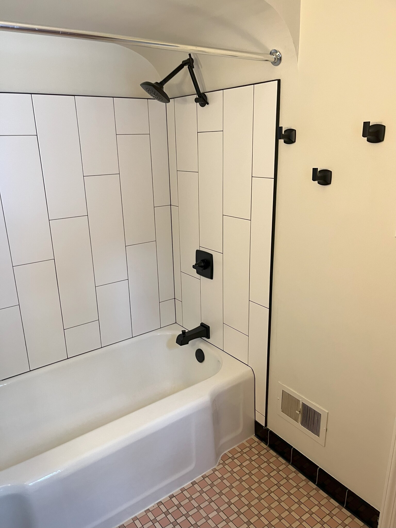 Full Bath - 632 N Superior St