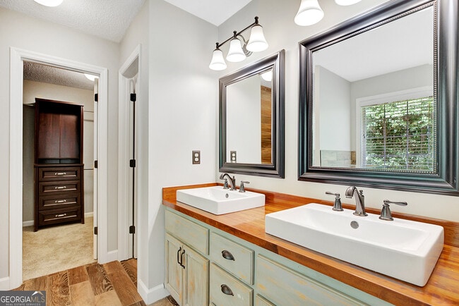 Building Photo - 75 Rock Mill Ct