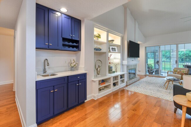 Building Photo - Luxury 3-bedroom - 4 bath with garage