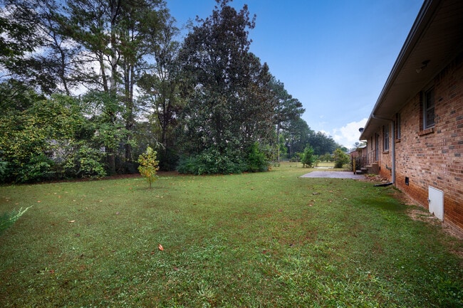 Building Photo - 2105 Shannonhouse Rd SW