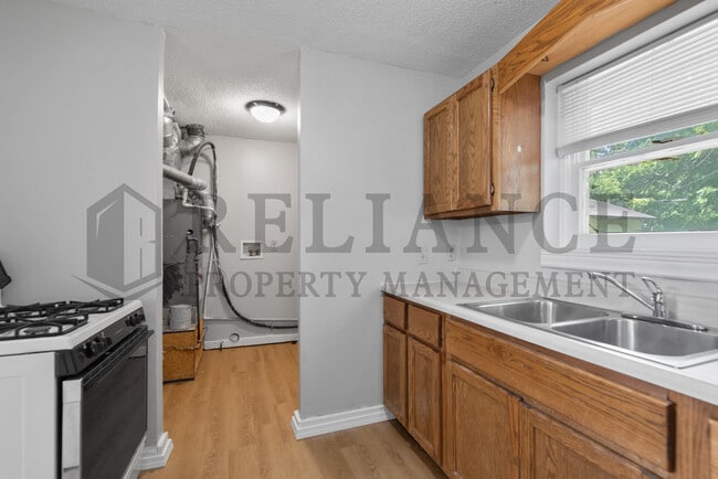 Building Photo - 839 N Oliver St