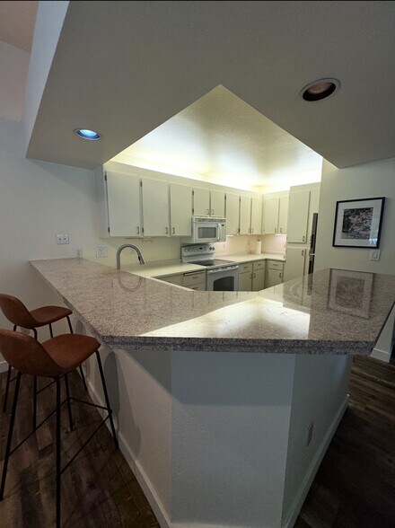 Building Photo - 5064 Foothills Dr