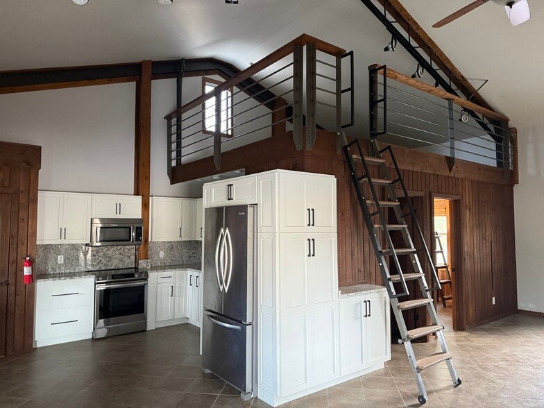 Building Photo - 11923 Fuller Rd