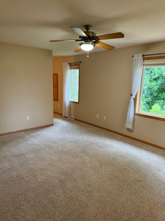 Building Photo - 506 Traveler Ln