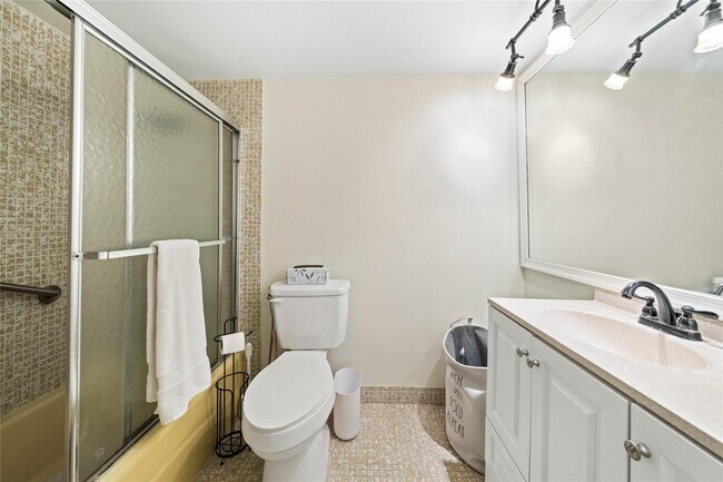 Building Photo - 3150 N Course Ln