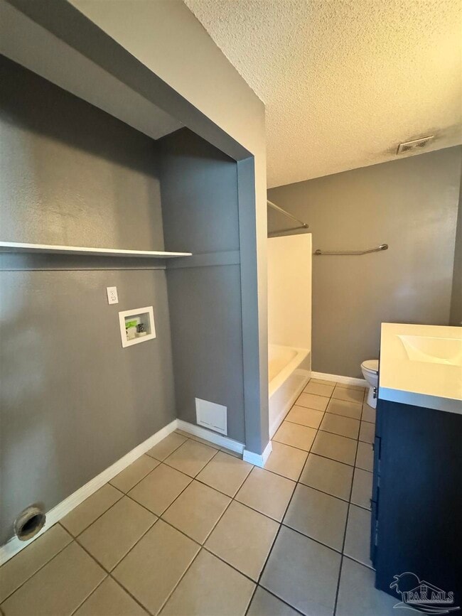 Building Photo - 9511 Sandpiper St