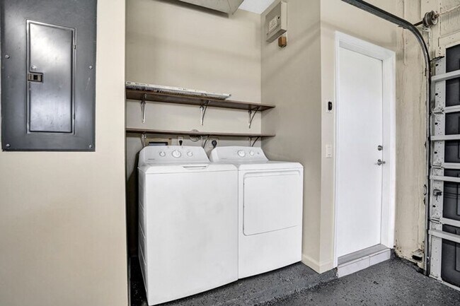 Building Photo - 16658 La Mesa Dr