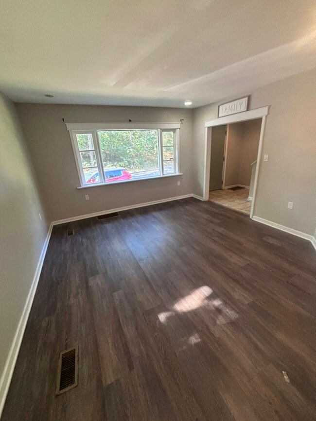 Building Photo - 165 Sharpe St