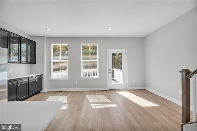 Building Photo - 76 SAND HILLS Dr