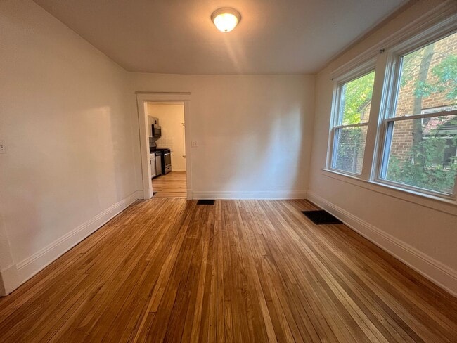 Building Photo - 845 Capen St NE