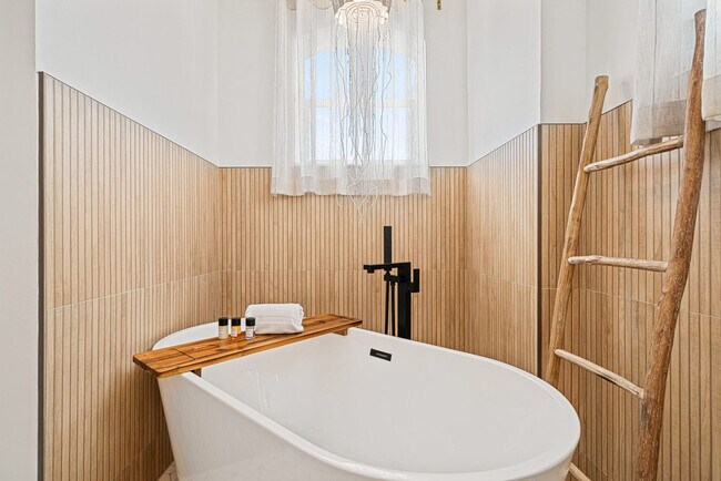 Building Photo - 20 St Francis Dr S