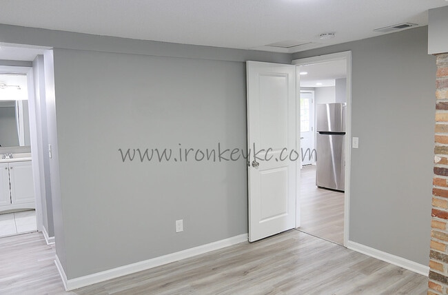 Building Photo - 5231 N Merrimac Ave