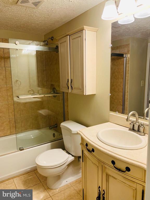 Building Photo - 30 Valleyside Ct