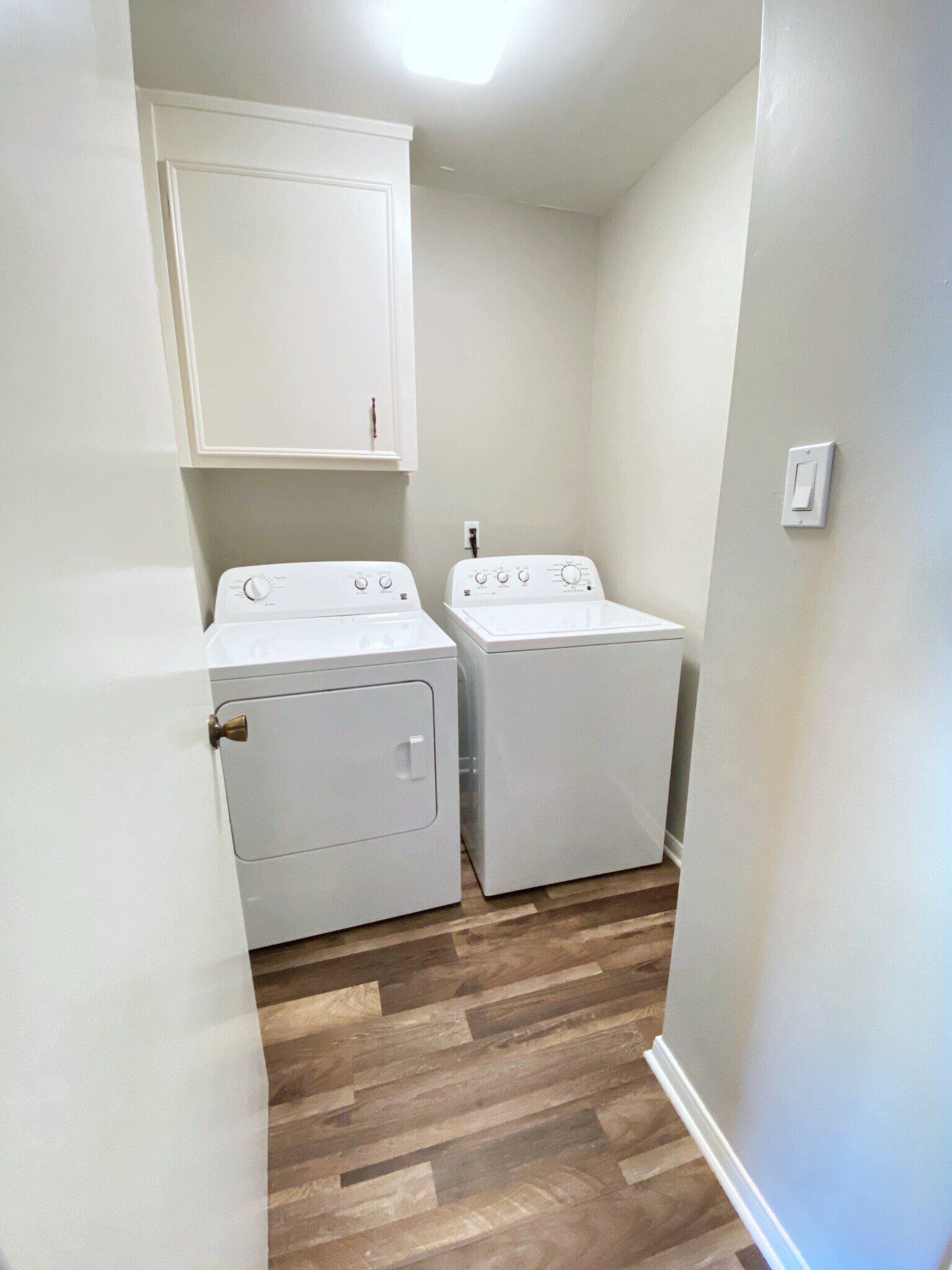 Laundry room with electric and gas hookups - 11744 S Kirkwood Rd