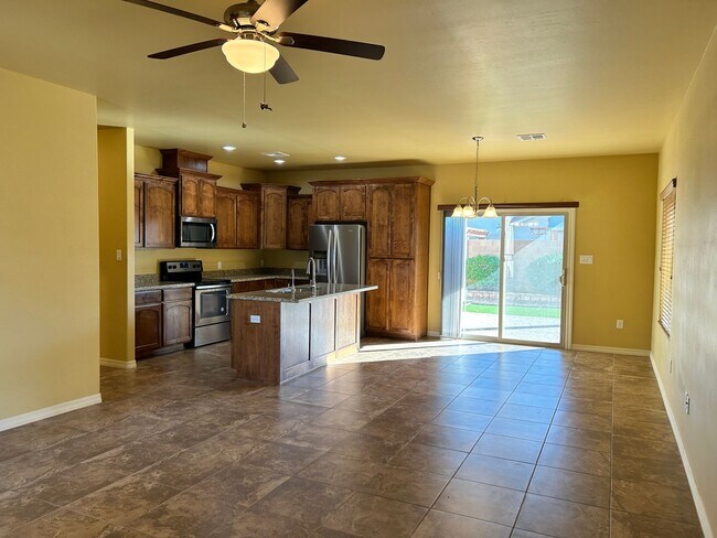 Building Photo - Beautiful Southwestern-Style Home in El Rancho Encantado