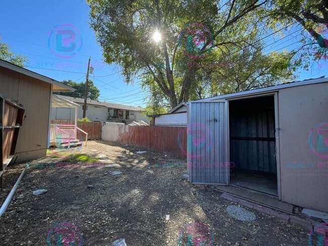 Building Photo - Charming 2-Bedroom 1 Bath fenced yard with patio