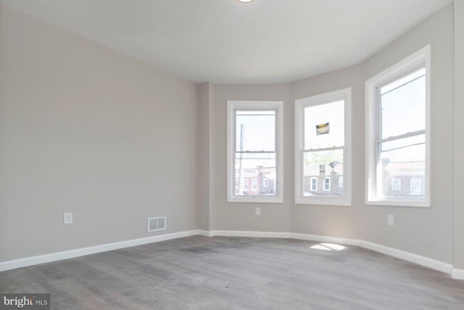 Building Photo - 3026 W Garrison Ave