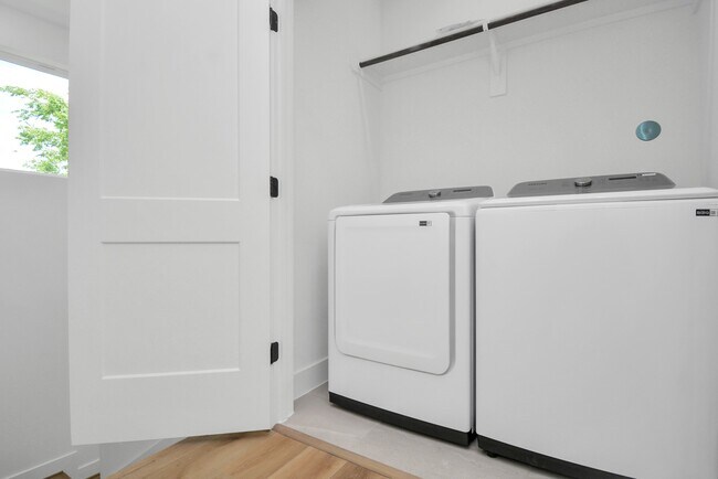 Building Photo - 3036 Live Oak St