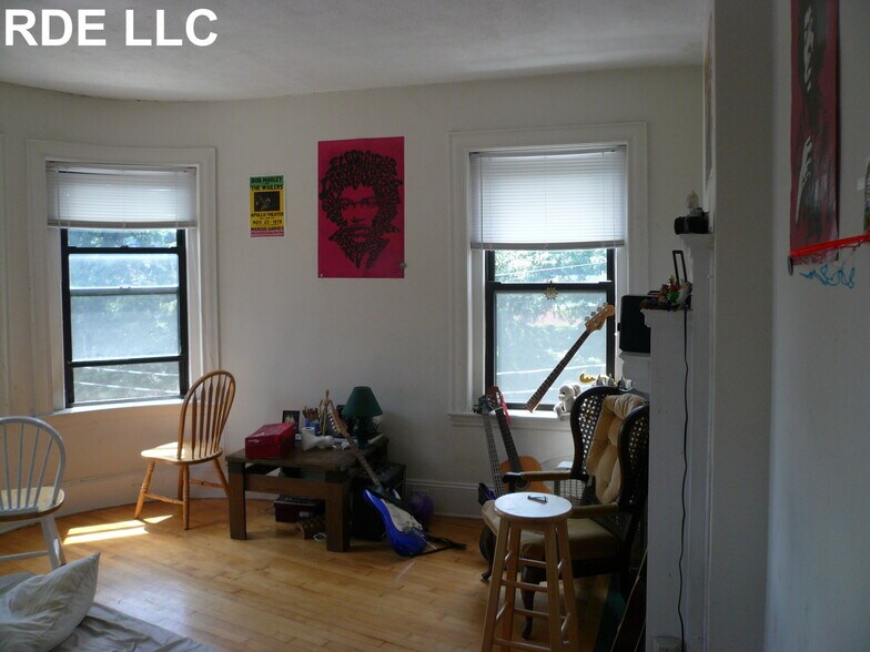 Building Photo - 100 Linden St