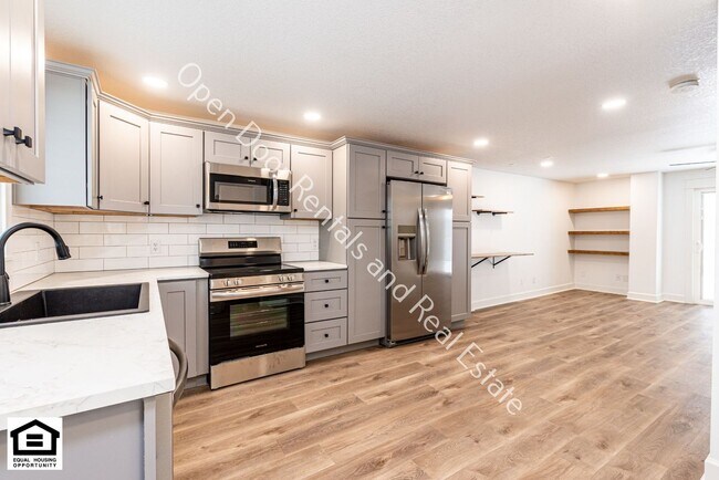 Building Photo - 15110 Tally Ho Dr