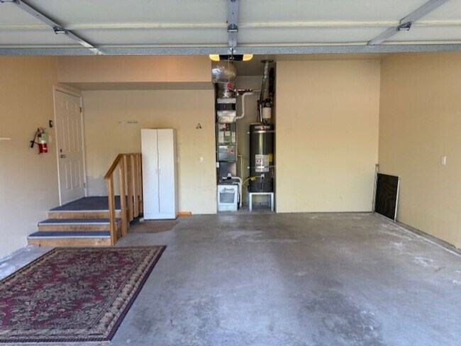 Building Photo - 910 Medical Center Dr