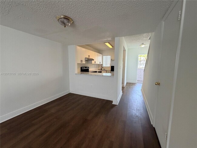 Building Photo - 2710 W 76th St