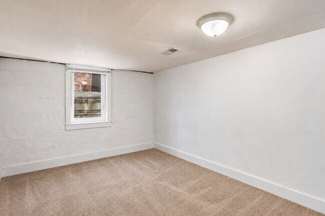 Building Photo - 204 Chittenden Ave