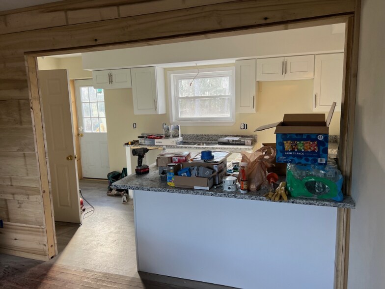 Building Photo - 200 Maple Rd