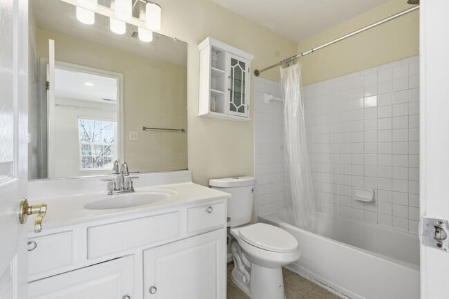 Building Photo - Unbeatable location near Lake Ridge Park and Marina, offering boating, fishing, wildlife and bird...