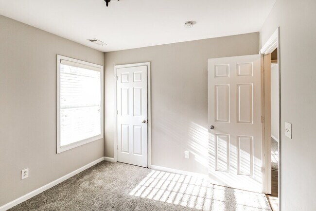 Building Photo - 2680 Freemont St