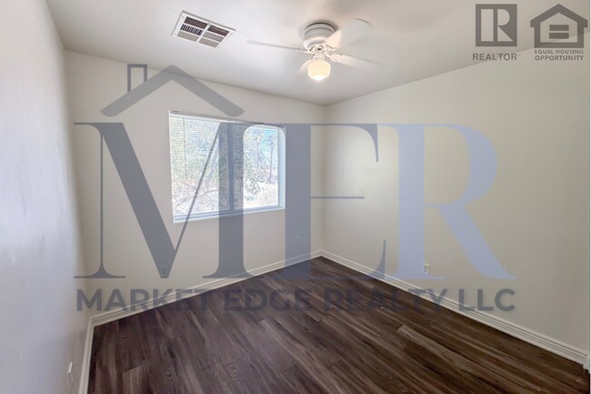 Building Photo - 3Bed/2.5Bath Townhouse at 24th St/Thomas! Ready for Immediate Move-In!