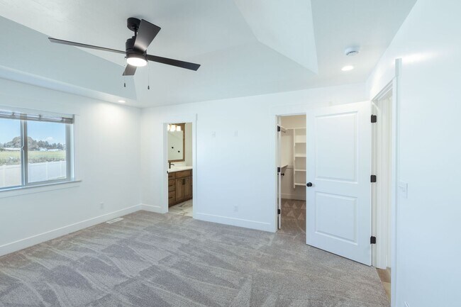 Building Photo - $500 off first month's rent. If rented before the end of AUGUST!!BRAND NEW 5 BED 3 BATH TWIN HOME