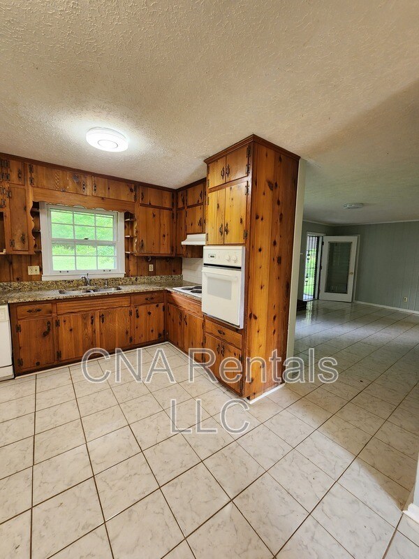 Building Photo - 626 Honeybear Ln