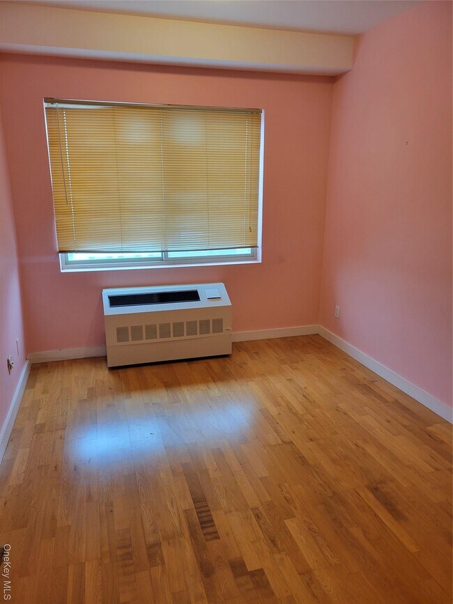 Building Photo - 143-20 Hoover Ave