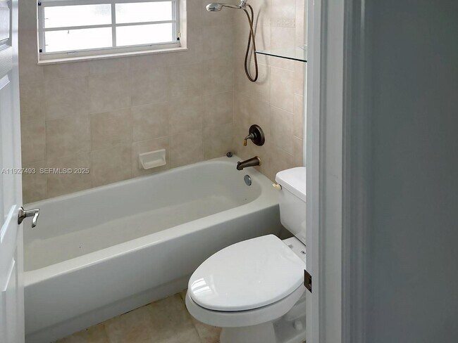 Building Photo - 2640 Fairways Dr