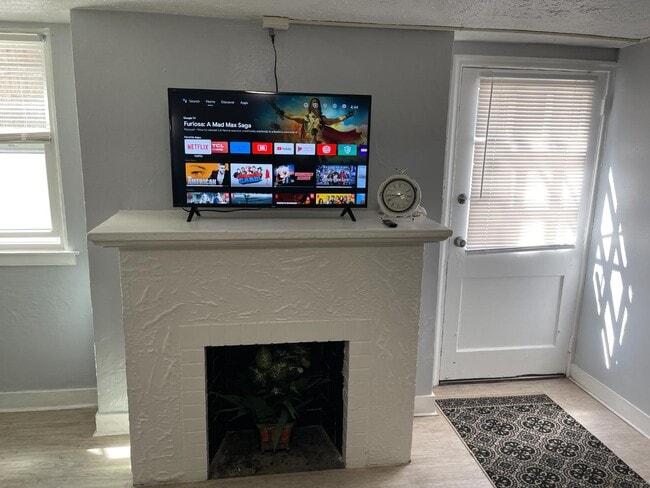 Building Photo - 2201 W State St