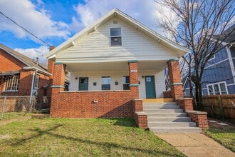 Building Photo - Stylish 2BR Retreat in Vibrant Highland Park Neighborhood!