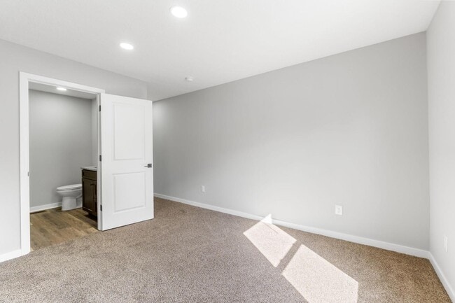 Building Photo - 386 N Franklin St