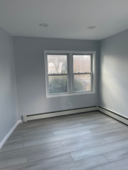 Building Photo - 111 Main St