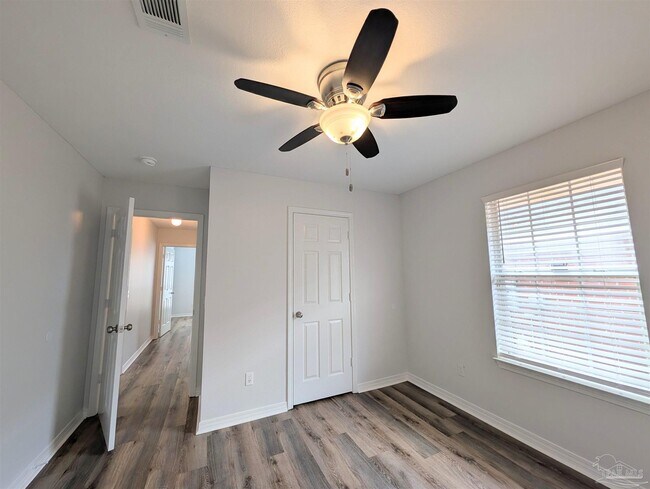 Building Photo - 28 Easton St