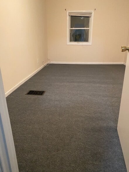 Building Photo - 4444 Main St