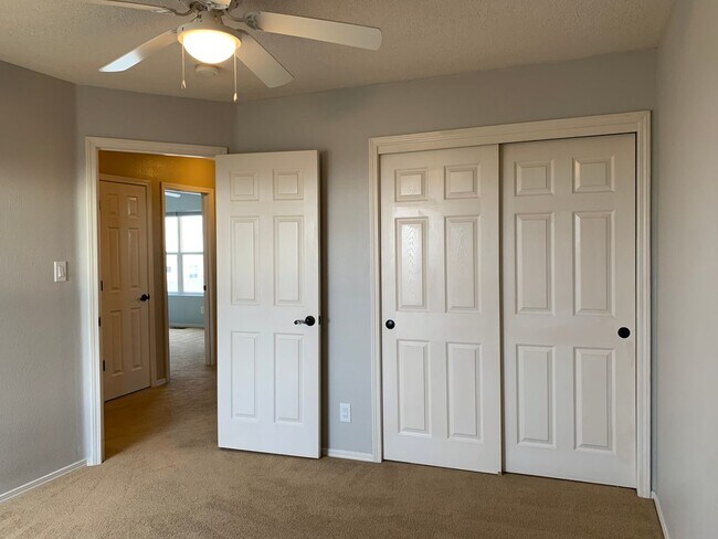 Building Photo - Magnificent 4 Bedroom, 2.5 Bath in Rio Rancho!