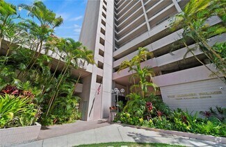 Building Photo - Spacious, pet friendly, Summer Palace unit...