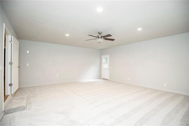 Building Photo - 41 Gore Ln