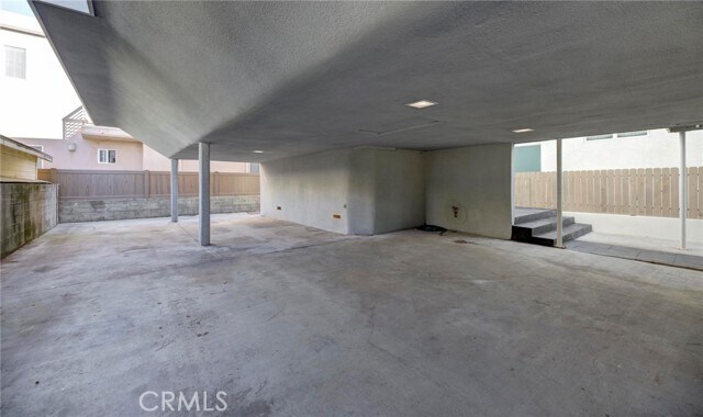 Building Photo - 1090 Loma Dr