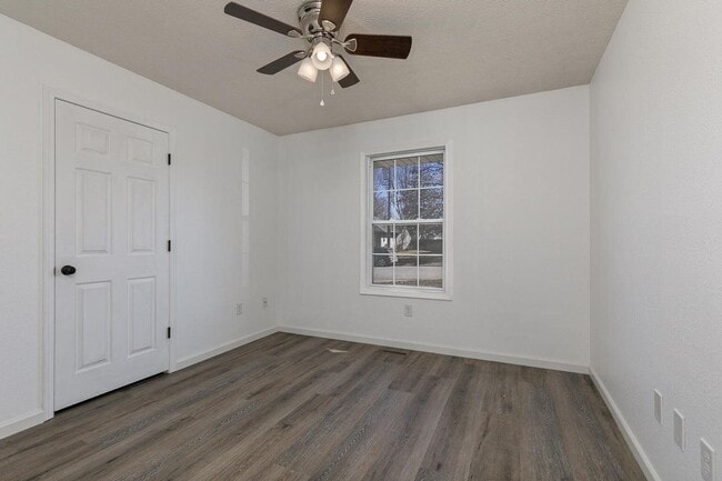 Building Photo - Updated 3 bedroom 2 bathroom 2 car garage ...